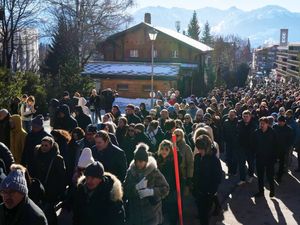 Supporting image for story: Hundreds march in silence to honour victims of Swiss bar fire