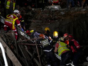 Supporting image for story: South Africa ends rescue efforts at building that collapsed killing 33 people