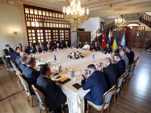 Supporting image for story: Ukraine-Russia talks on grain shipments ‘positive’ – UN