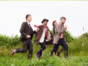 Supporting image for story: Supergrass to play Birmingham show