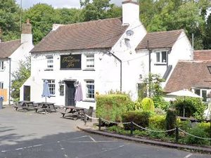 Supporting image for story: Residents invited to karaoke lunch and auction fundraiser event at Telford pub