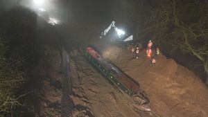 The final stricken canal boat, Sefton, being winched from the Whitchurch breach. Picture: Court Above the Cut