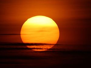 Supporting image for story: Nasa has spotted a huge hole on the Sun that is 75,000 miles wide