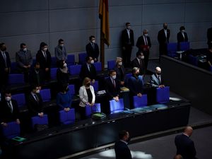 Supporting image for story: German parliament honours survivor of Nazi camps killed in Ukraine