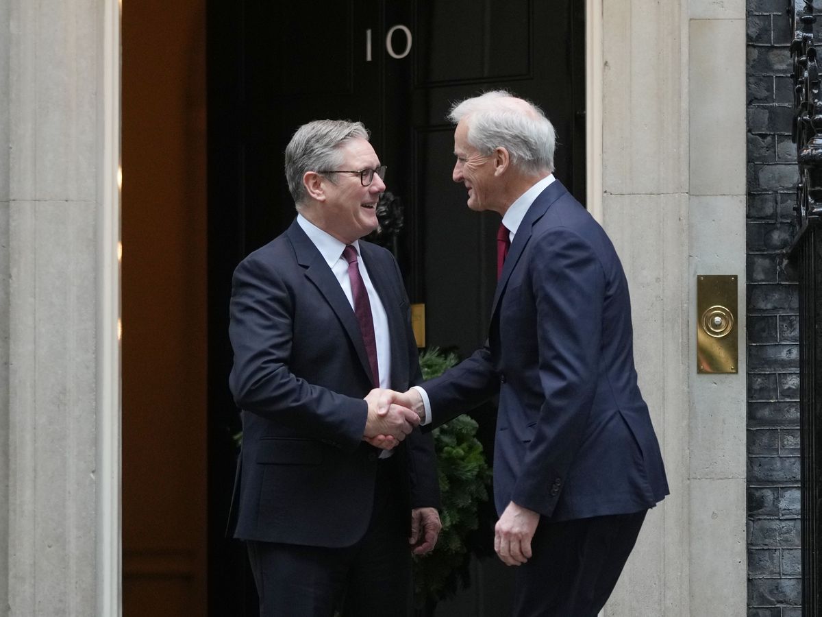 UK and Norway sign defence pact to hunt Russian submarines