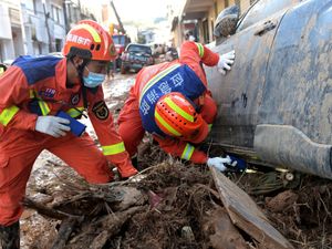 Supporting image for story: Dozens killed after historic flooding in southern China