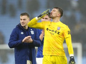 Supporting image for story: Debutant keeper Alex Palmer inspires 10-man Ipswich to valuable draw at Villa