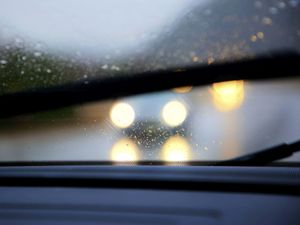 Supporting image for story: Four in five drivers worried about dazzling headlights as darker evenings arrive
