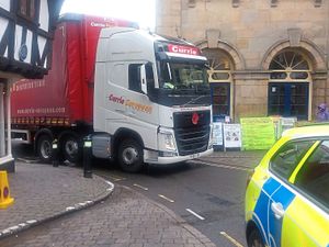 Supporting image for story: Bus and lorry stuck in Ludlow town centre because of roadworks