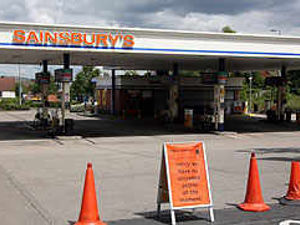 Supporting image for story: Fresh talks on petrol dispute