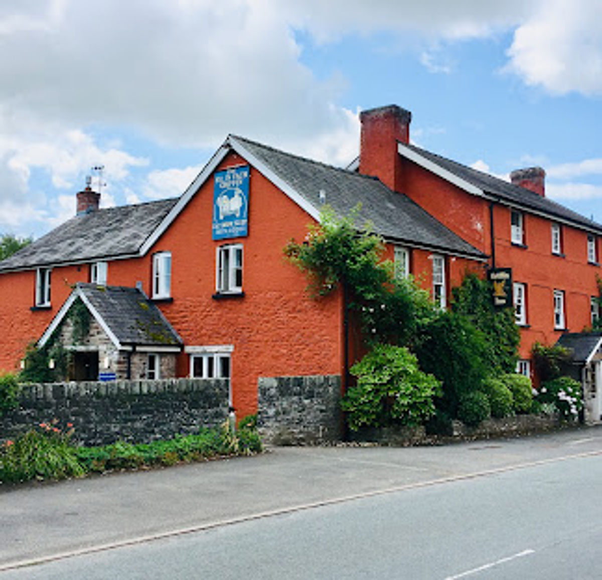 Powys inn makes the Good Food Guides top 100 best pubs