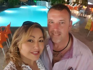 Supporting image for story: Couple's fear as earthquake hits island