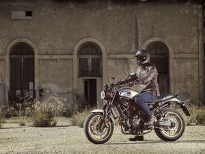 Supporting image for story: Yamaha reveals retro-inspired XSR700 XTribute