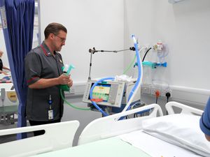 Supporting image for story: One in four deaths in week up to Christmas involved coronavirus