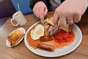 The medium breakfast featured two sausages, two rashers of bacon, an egg, two rounds of fried bread, toast and beans and tomatoes. (I couldn't finish it all)