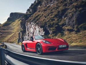 Supporting image for story: UK Drive: The Porsche 718 Boxster T could be the ultimate driver’s drop-top