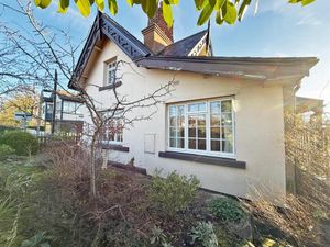 Photo: Rightmove/Cooper Green Pooks