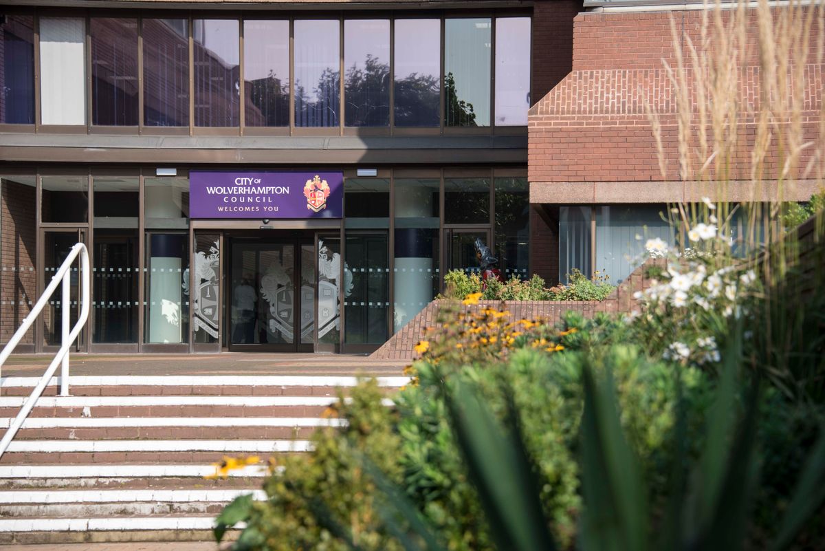 Petrol service station operator in Wolverhampton applies to extend licence