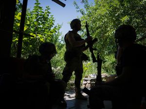 Supporting image for story: Foreign Office team helps families of Britons held by pro-Russian forces