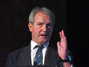 Supporting image for story: Owen Paterson: Government 'backing bid to review standards system' ahead of suspension vote
