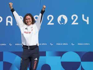Supporting image for story: Dame Sarah Storey says short women’s time trial ‘appalling’ after winning gold