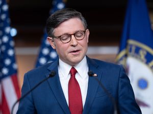 Supporting image for story: US politicians return to vote to end government shutdown