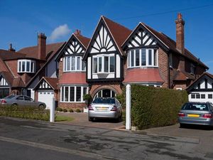 Supporting image for story: Brits make £24 million in 2019 through rented driveways