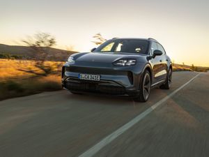 Supporting image for story: Porsche starts a new electric era with battery-powered Cayenne