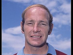 Supporting image for story: Aston Villa great Andy Lochhead dies aged 81


