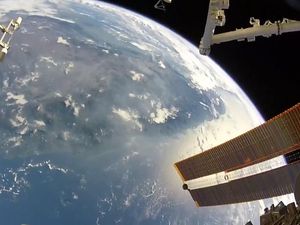 Supporting image for story: Video: Check out this breathtaking astronaut’s-eye-view of Earth from a spacewalk