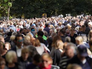 Supporting image for story: Lying in state queue 24 hours long as overnight temperatures look set to fall