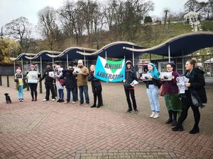 Supporting image for story: Protest over shooting of snow leopard at Dudley Zoo