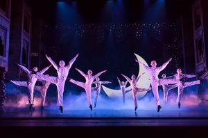 The company. Photo by Johan Persson