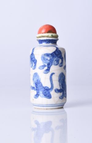 A Chinese blue and white porcelain snuff bottle bearing the Yongzheng mark which sold for £1,350.