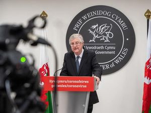 Supporting image for story: Alert level 2 rules remain in place for Wales as post-Christmas Covid cases soar