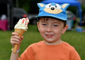 WOLVERHAMPTON COPYRIGHT NATIONAL WORLD TIM THURSFIELD -27/07/25. Finlay Smart, aged 5, enjoys an ice cream at the Sedgley Fete in Tenscore Park