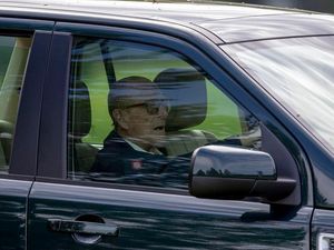 Supporting image for story: Royals’ Land Rovers ‘have seat belt warnings disabled’
