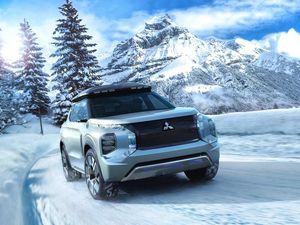 Supporting image for story: Mitsubishi Engelberg Tourer previews brand’s plug-in future