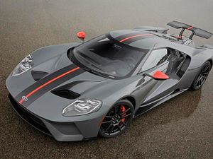 Supporting image for story: Lightweight Ford GT Carbon Series unveiled