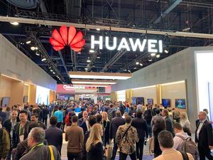 Supporting image for story: Huawei hits back at US over boycott suggestions