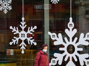 Supporting image for story: Families will have to make ‘personal judgment’ on Christmas bubbles, PM warns