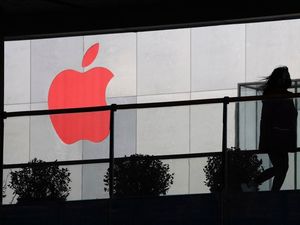 Supporting image for story: Apple closes all shops in China amid coronavirus outbreak