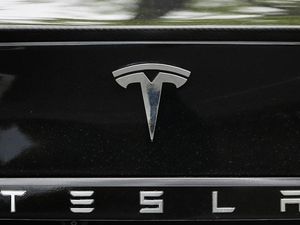 Supporting image for story: Tesla posts more losses despite record deliveries