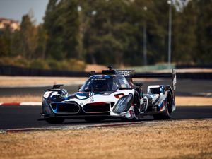 Supporting image for story: BMW confirms return to Le Mans in 2024