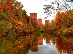 Supporting image for story: Ironbridge Power Station: Two thirds of readers want iconic cooling towers to be saved