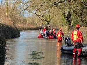 Supporting image for story: River Severn floods: Stranded villagers rescued by boat as river cuts off roads