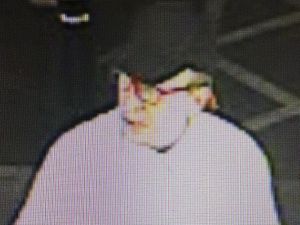 Supporting image for story: Police want to speak to man in connection with pub handbag theft