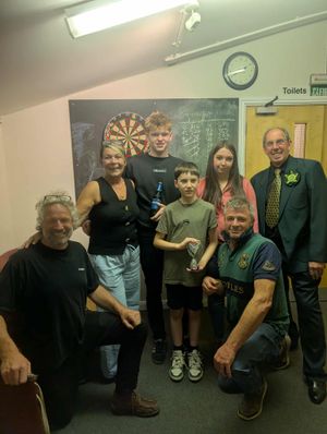 Tippit winners Sam, Chloe and Dan were presented with the Bill Bevan Cup by Barry and Mark Bevan. Also with Show Chairman Marie Jones and Show President Martin Udall