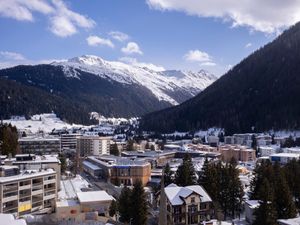 Supporting image for story: Billionaires’ wealth soared in 2024, anti-poverty group says