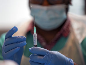 Supporting image for story: Covid-19 'doesn't take a holiday' and people should be vigilant in run-up to Christmas, health chiefs say